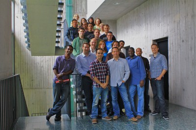 Gruppenfoto 2012 vom Lehrstuhl für Biomedizinische Mikrotechnik